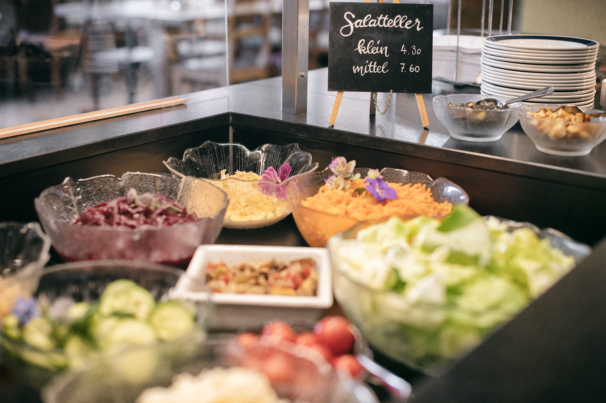 Abwechslungsreiches Mittagsbuffet, frisch gekocht